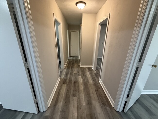 Building Photo - 2111 Bellevue Ave