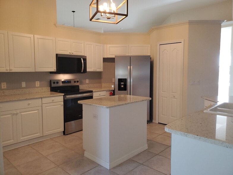 Building Photo - 1804 Abbeyridge Dr