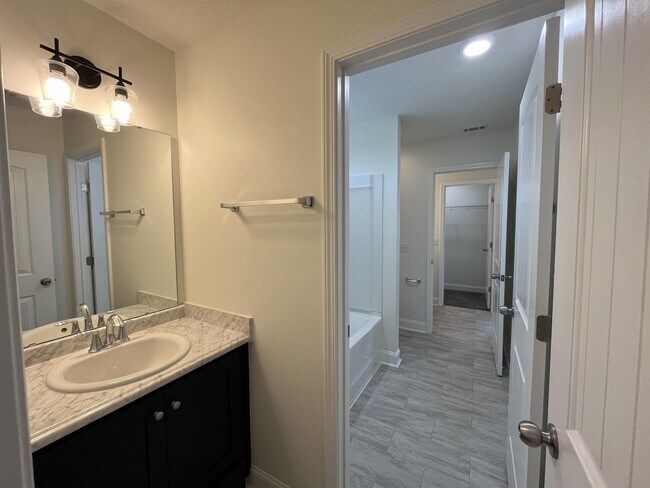 Building Photo - 679 Fairview Cir