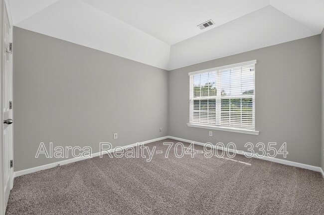 Building Photo - 2041 White Cedar Ln