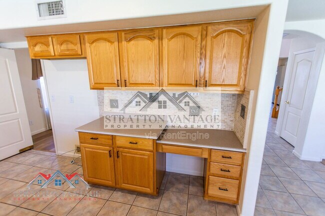 Building Photo - 960 E Constitution Dr