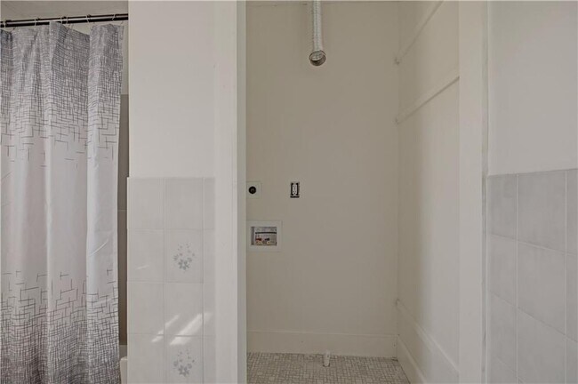 Building Photo - 224 Oliphant Ln