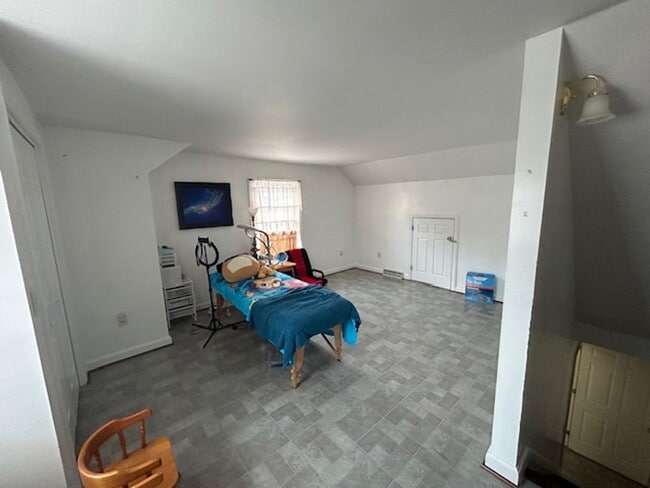 Building Photo - 3 Bedroom 1.5 Bathroom Available in Lancaster