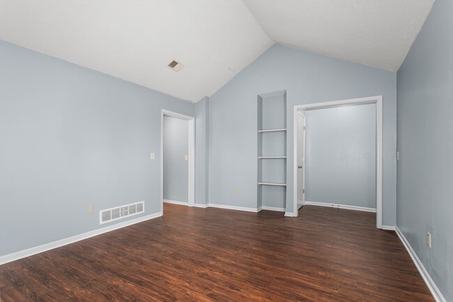 Building Photo - 402 NE Independence Ave