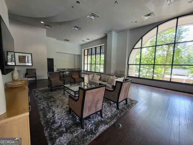 Building Photo - 3040 Peachtree Rd NW