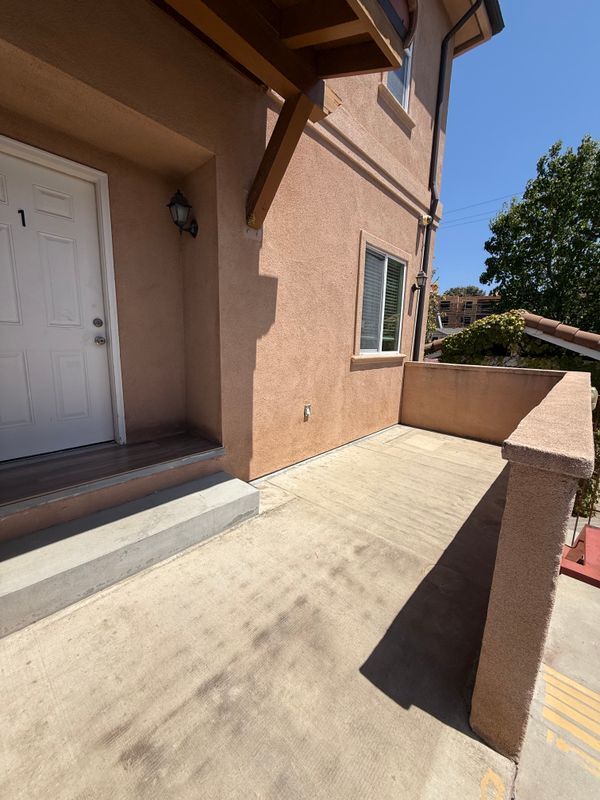 Building Photo - 1769 Los Feliz Dr