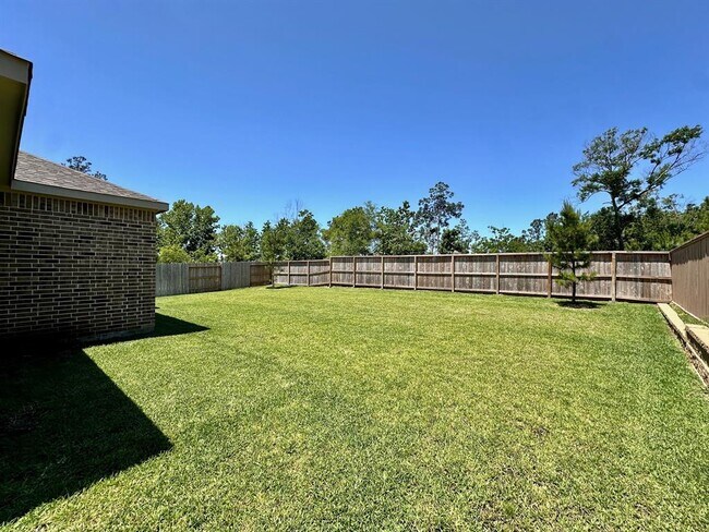 Building Photo - 6213 White Spruce Dr