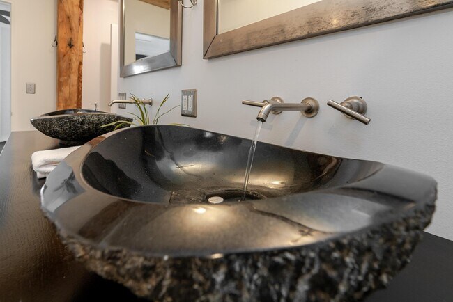 Building Photo - 225 N 4th St