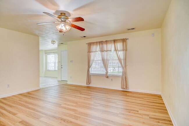 Building Photo - FOR RENT - Chesapeake in Bryant Farms / De...