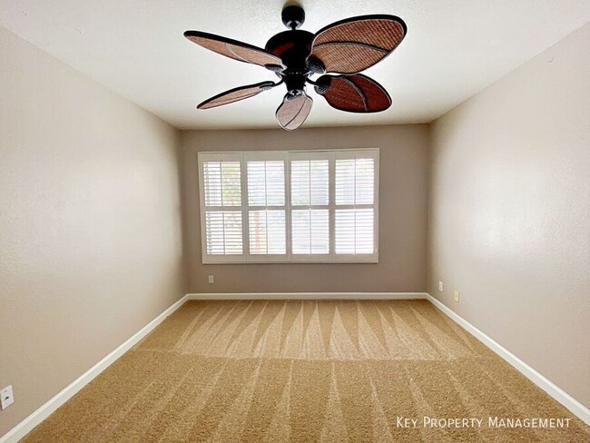 Building Photo - 3061 Key Largo Dr