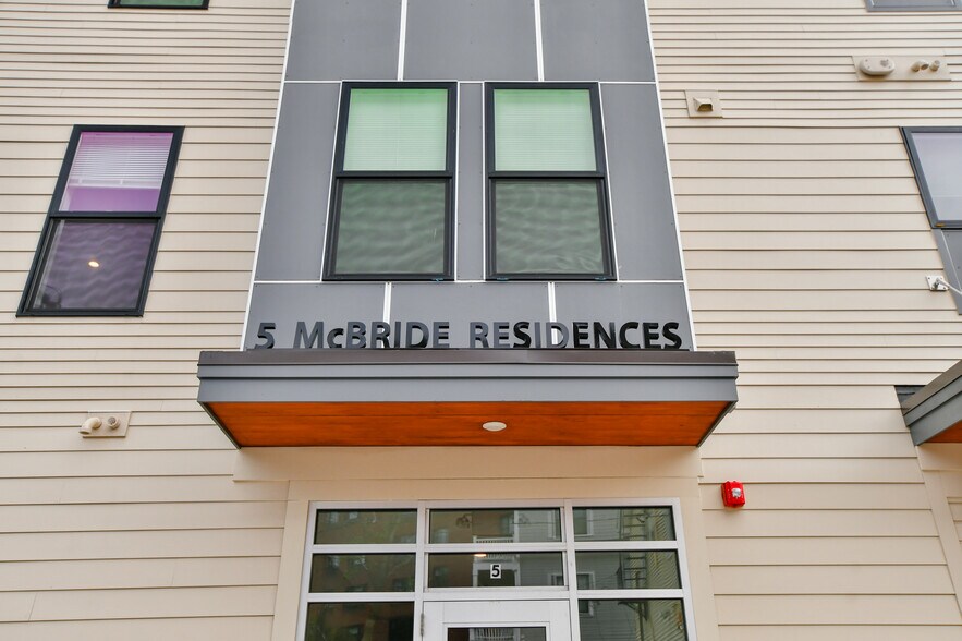 Building Photo - 5 McBride St