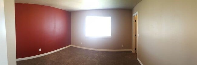 Building Photo - Comfort & Convenience in The Meadows – 3 B...