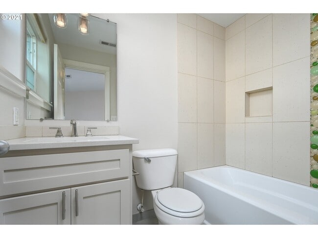 Building Photo - 15300 SW Pumice Ln