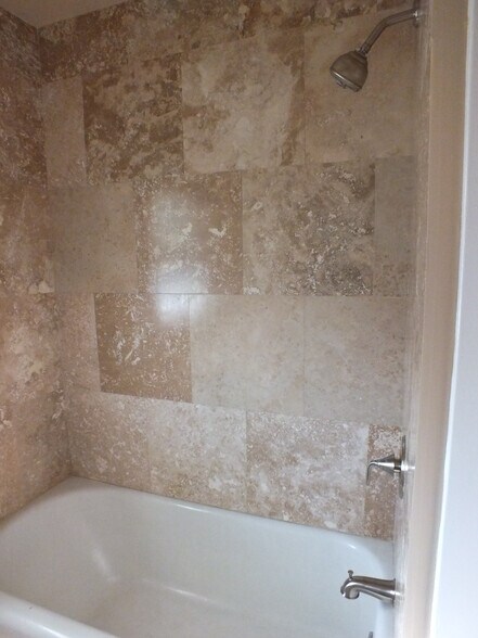 413 tub/shower - 413 S 8th St