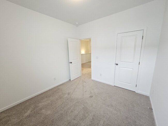 Building Photo - 129 Rosebush Ln