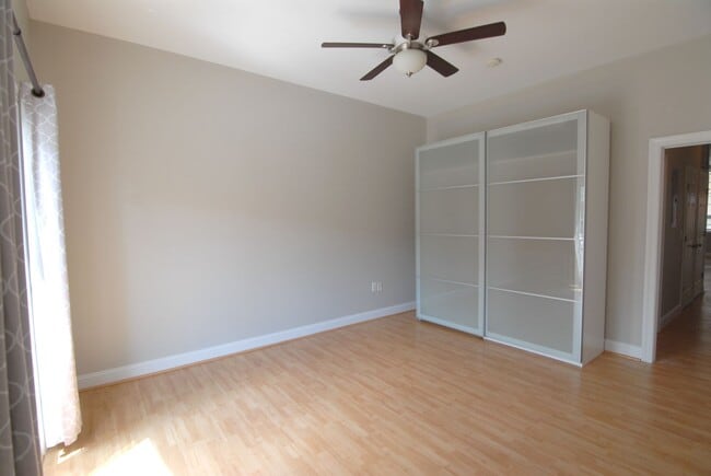 Building Photo - Downtown City Living Spacious 1 bedroom 1 bathroom in the heart of Greensboro