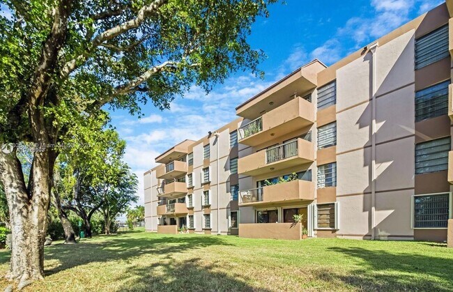 Building Photo - 5900 SW 127th Ave