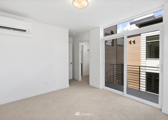 Building Photo - Greenlake 2bed / 2bath Townhouse