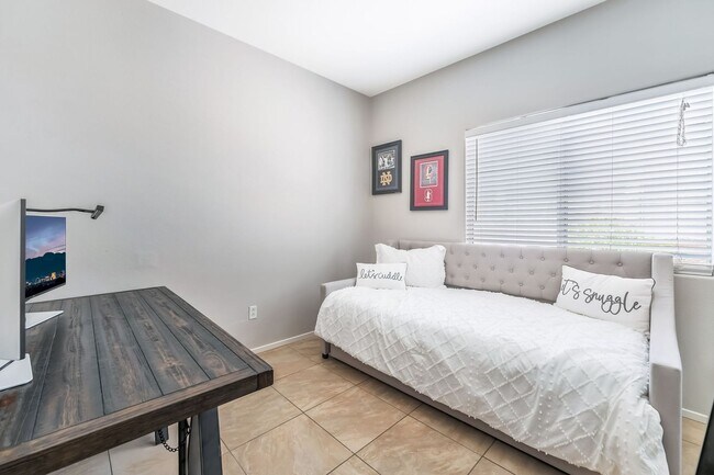 Building Photo - Single Story, 3 Bedroom, 2 Bath in Summerlin!