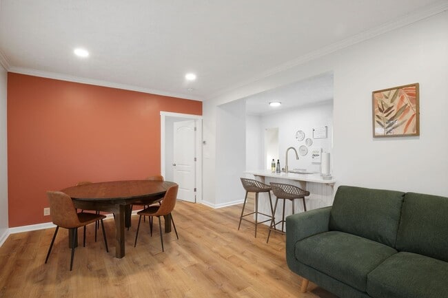 Building Photo - 3BR Aksarben- walking distance UNO, Availa...