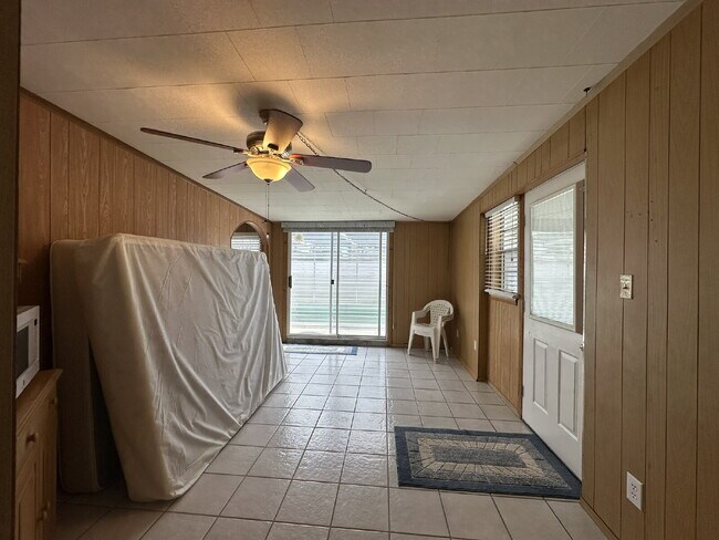 Building Photo - "Charming 3-Bed, 2-Bath in North Port!"