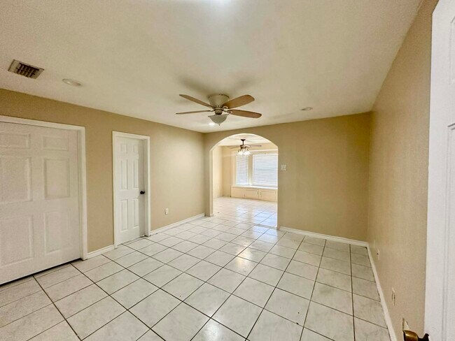 Building Photo - 3023 Potomac Loop