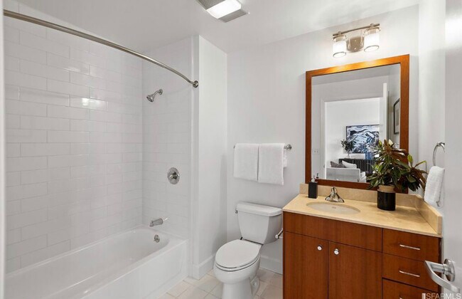 Building Photo - 246 2nd St