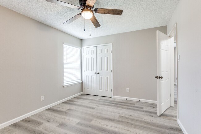 Building Photo - NEWLY RENOVATED • Stunning 3 Bedroom Duplex