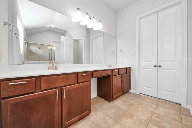 Building Photo - 165 Sunray Creek Dr