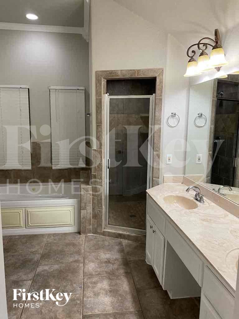 Building Photo - 3320 Valley Meadow