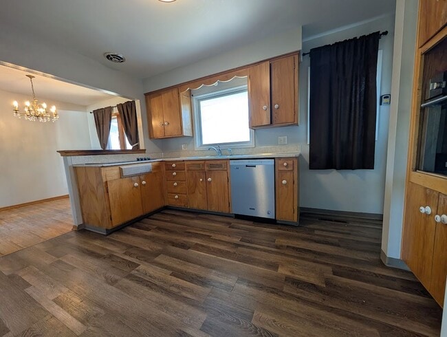 Building Photo - Charming 3 bedroom 1.5 bath Orchards house