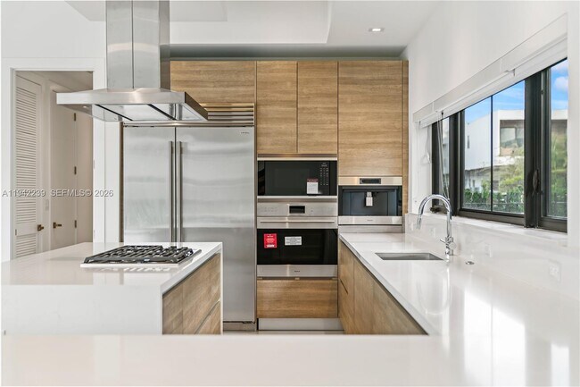 Building Photo - 16680 Botaniko Dr N