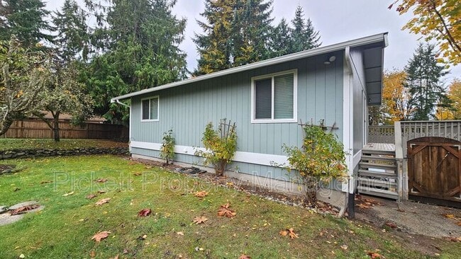 Building Photo - 1155 Silverleaf Ct E