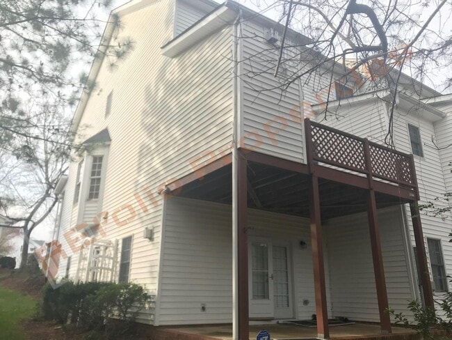 Building Photo - Wonderful 3BD 4 BA 1 Car-Garage End Unit T...