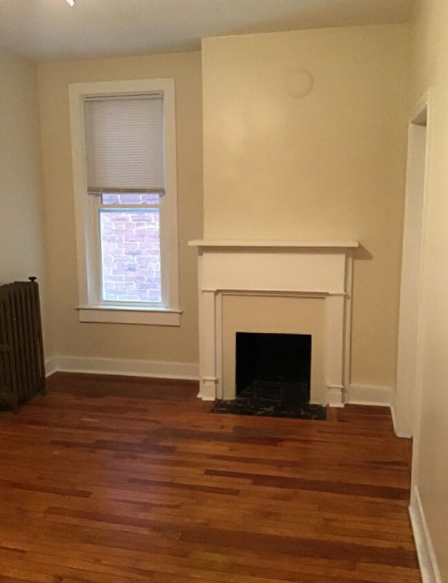 Building Photo - Perfect for college students, but great for others too!