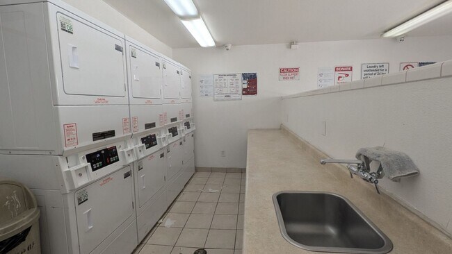 Building Photo - 1st Floor Remodeled Condo