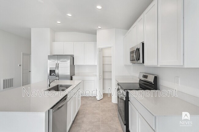 Building Photo - 4980 Worchester Dr