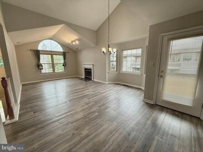 Building Photo - 2206 Brookhaven Dr
