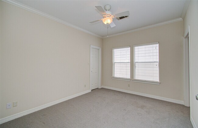 Building Photo - 501 Leverkuhn St