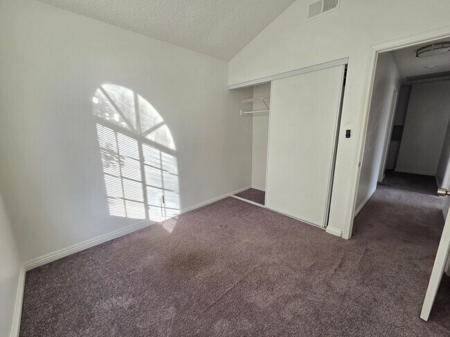 Building Photo - 4 Bd Room 2 Story House with Covered Patio