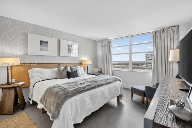 Building Photo - 2780 NE 183rd St