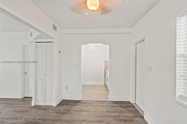 Building Photo - 12108 NE 5th Ave