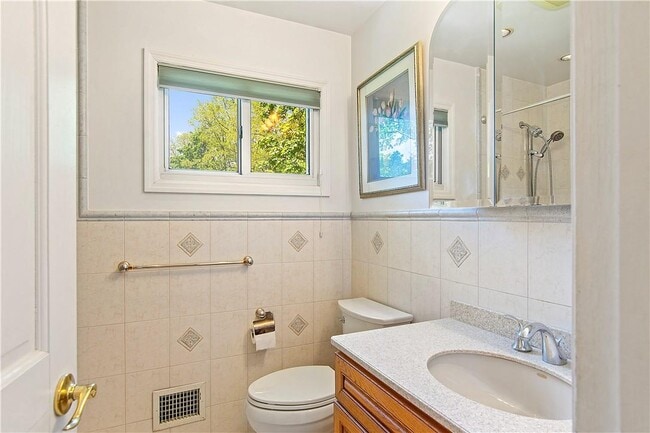 Building Photo - 372 Heathcote Rd