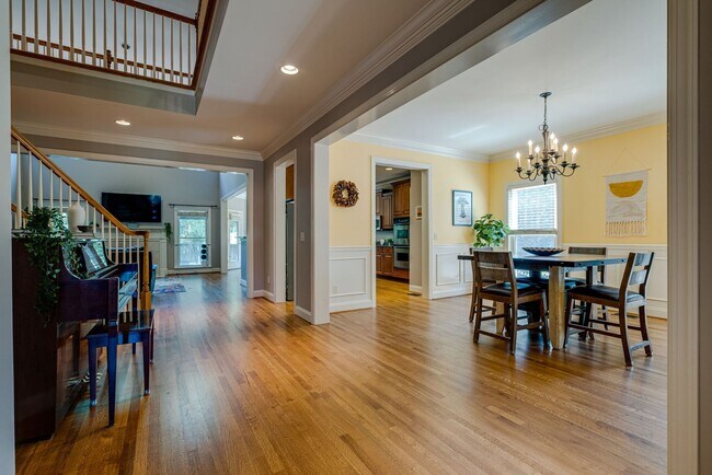 Building Photo - 1306 Camelot Bay