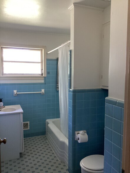 Bathroom - 2679 Highway 105