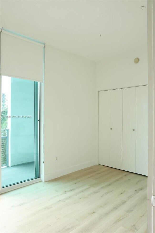 Building Photo - 350 NE 24th St