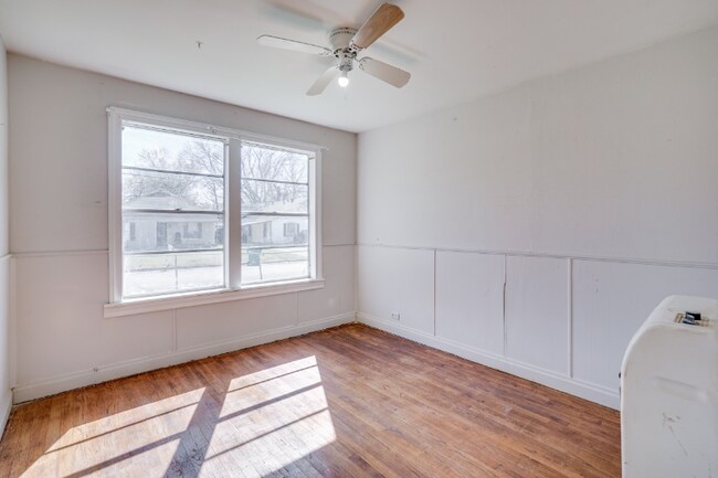 Building Photo - 901 N Howeth St