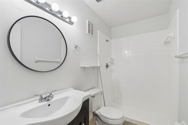 Building Photo - 607 Bough Ave