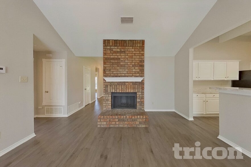 Building Photo - 1402 Baker Dr