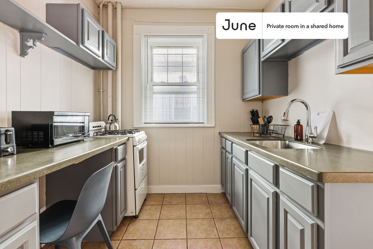 Building Photo - Room in Shared 3 bed/1 bath home in Allston